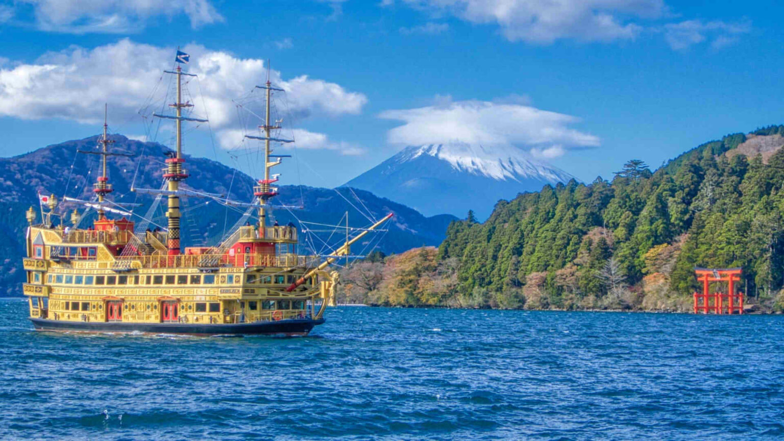 Lake Ashinoko - Travel in Japan